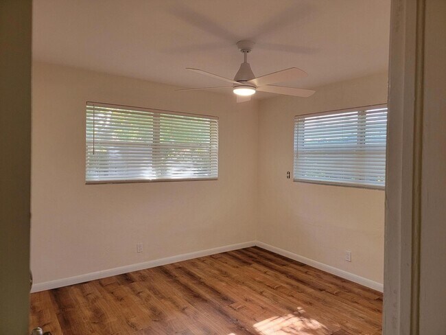 Building Photo - 550 SW 38th Terrace