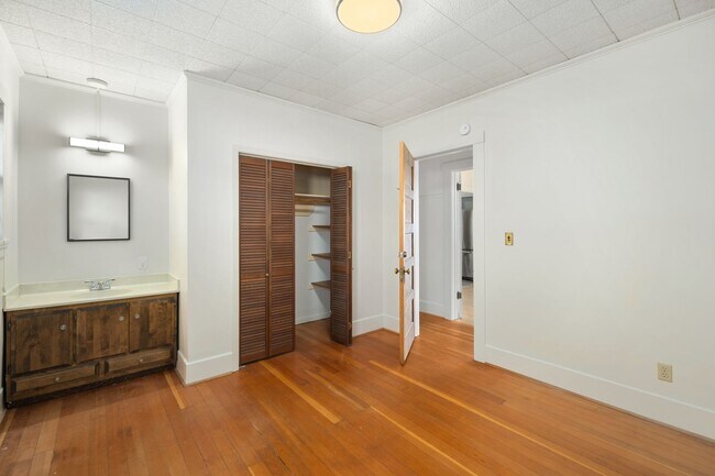 Building Photo - KIRKLAND ROSEHILL
