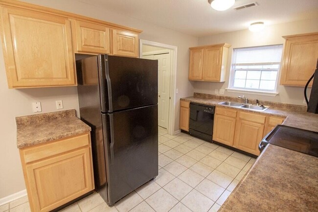 Building Photo - 1910 Harmony St