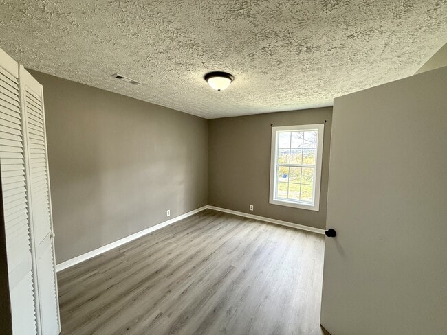 Building Photo - 660 Jones Knob Rd