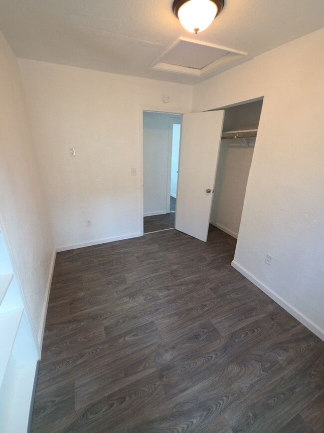 Building Photo - 13451 Lakeshore Dr