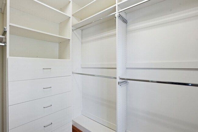 Building Photo - 3 BED | 4 BATH | TWO CAR GARAGE | HISTORIC DISTRICT TOWNHOME