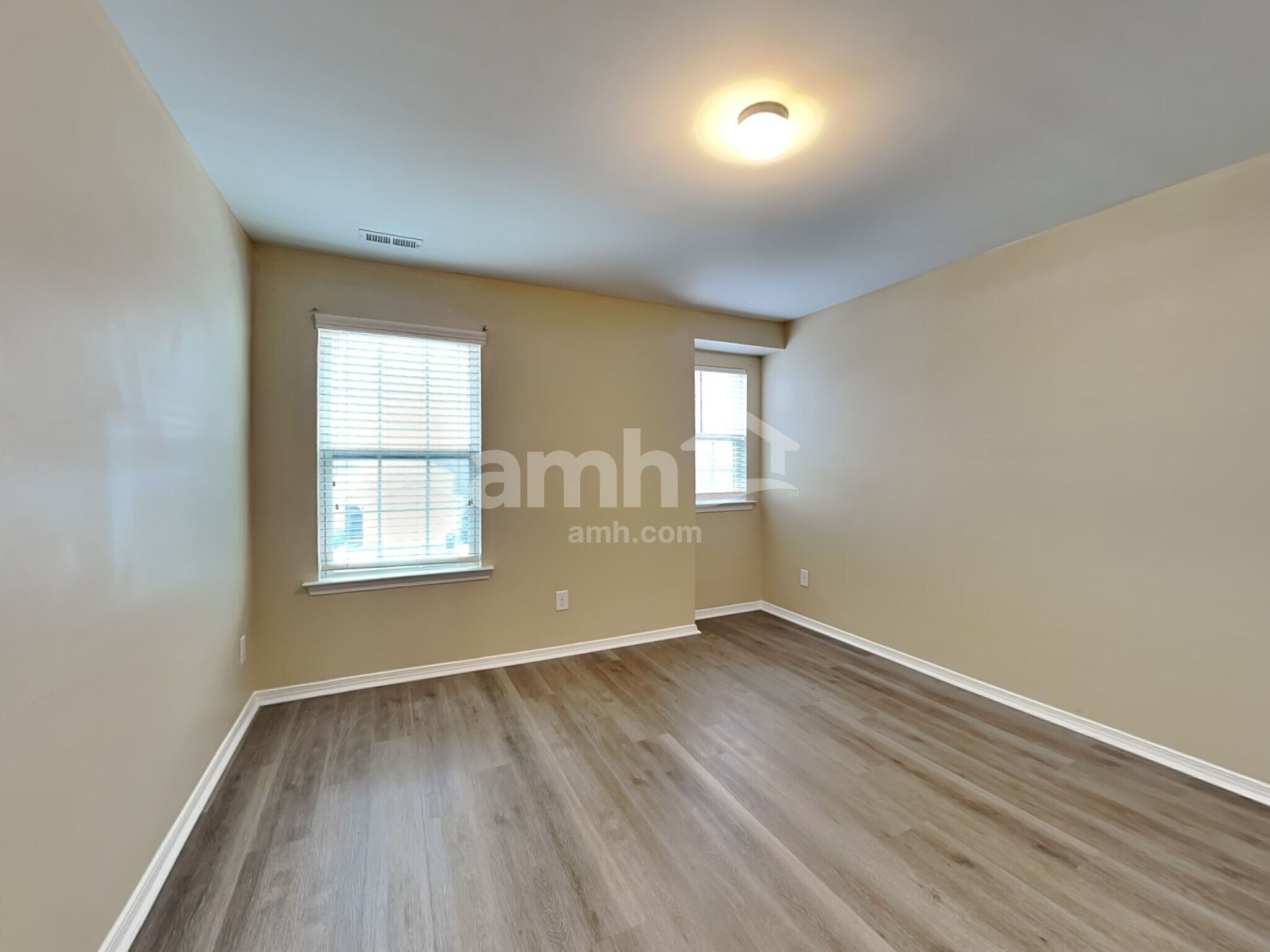 Building Photo - 84 Yarmouth Dr