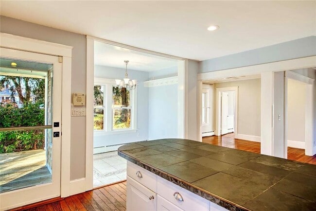 Building Photo - 18 Orchard Ave