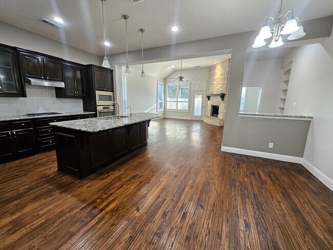 Building Photo - Charming 4 beds 3 baths in Argyle!