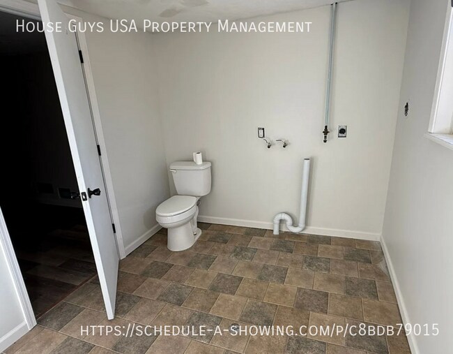 Building Photo - 2903 Tepee Ave