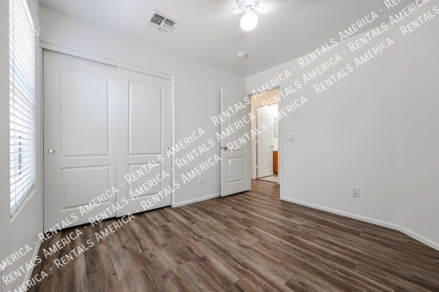 Building Photo - 2047 S 160th Ln