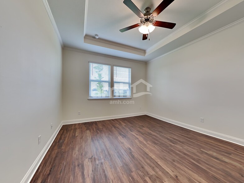 Building Photo - 370 Banyan Frst Dr