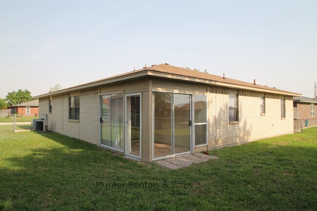 Building Photo - Winfield Estates!