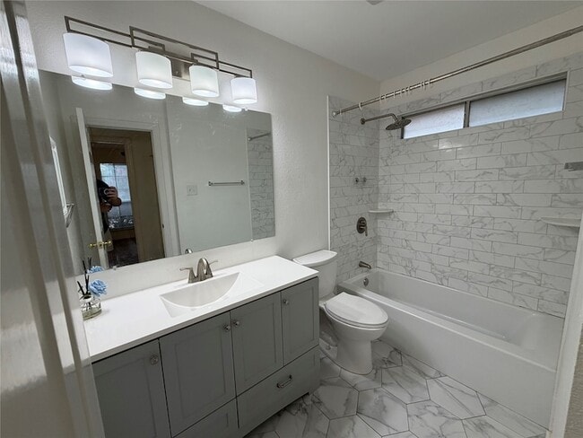 Building Photo - 1426 Mapleview Dr