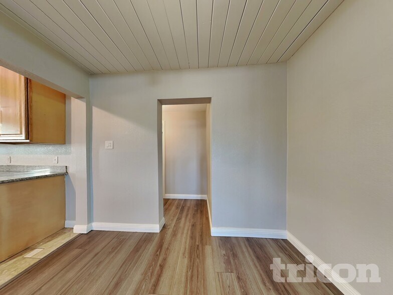 Building Photo - 500 Shaddick Dr