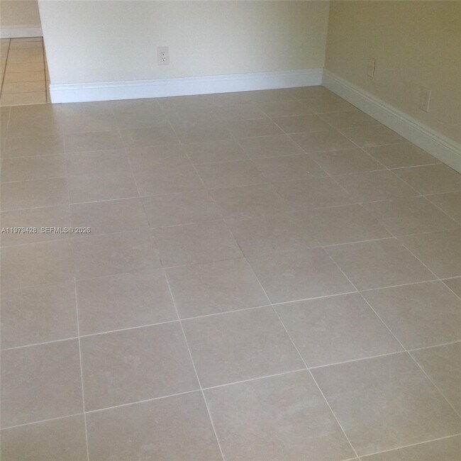 Building Photo - 16246 Laurel Dr