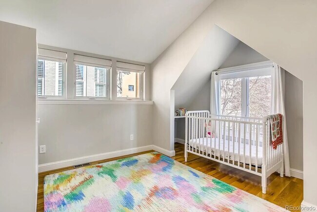 Building Photo - "Charming 4-Bed Oasis with 2.5 Baths in the Heart of Denver!"