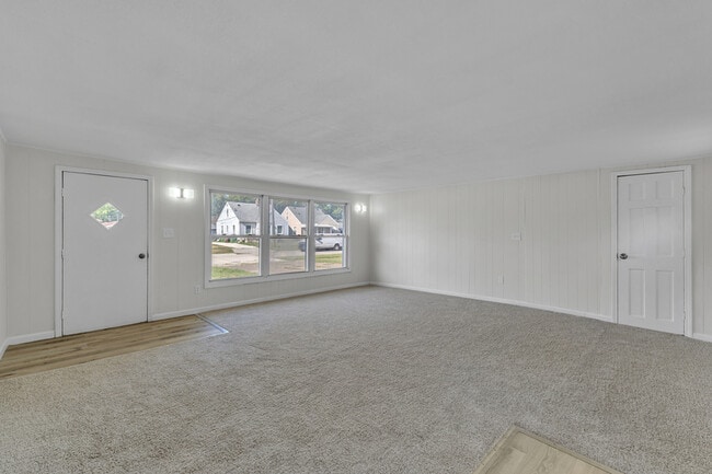 Building Photo - 14521 Trenton Rd