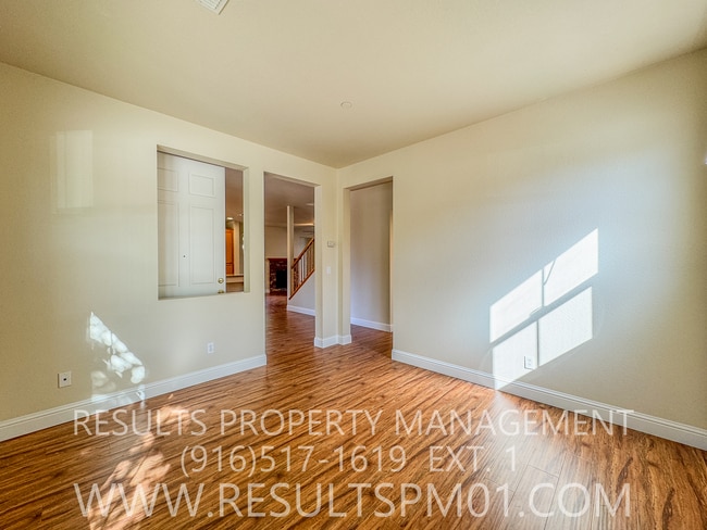 Building Photo - 3 bedroom Lincoln Home in Gated Community
