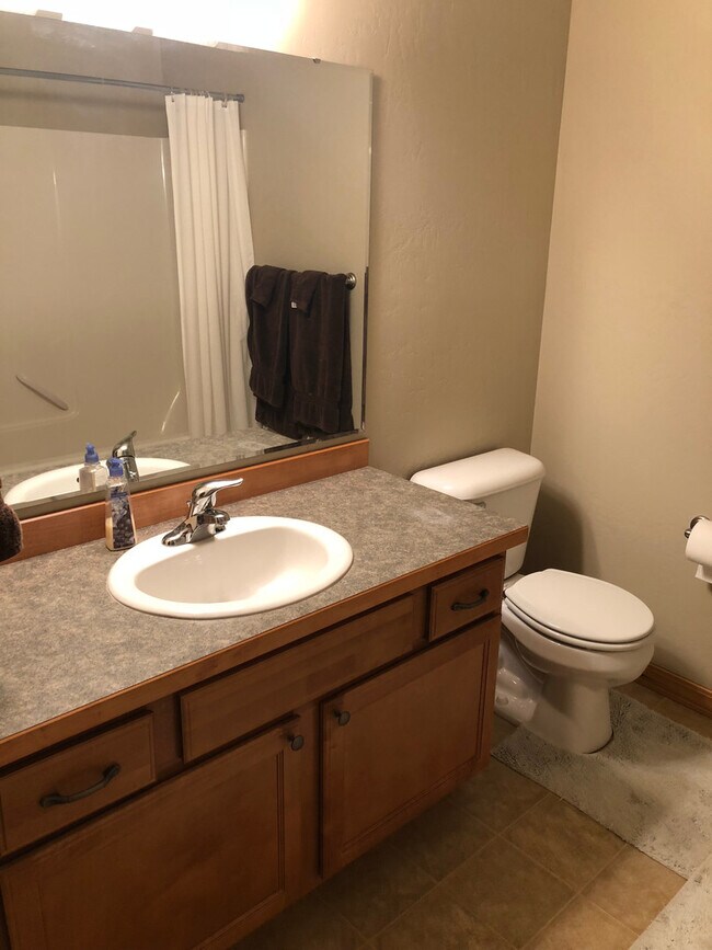Building Photo - 3 Bedroom 2.5 Bath Condo across from Outla...