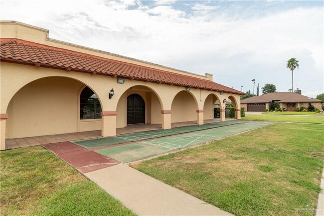 Building Photo - 21 E Moore Rd