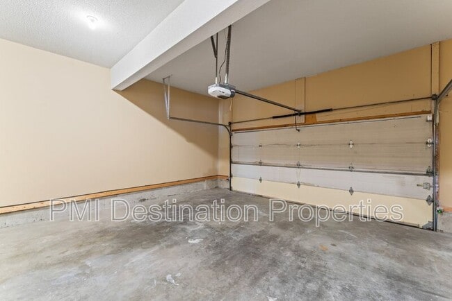 Building Photo - 9225 Boehm Dr