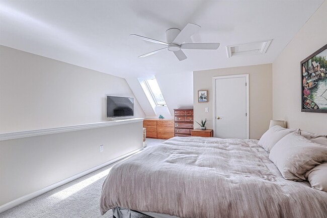 Building Photo - 35 Montrose Dr