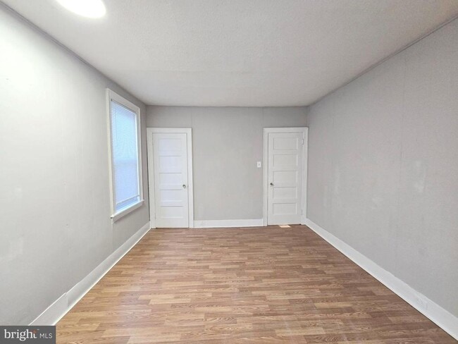 Building Photo - 5825 Ashland Ave