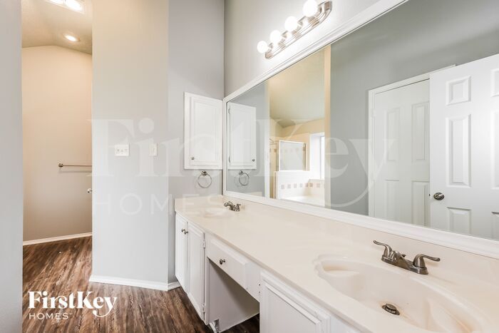 Building Photo - 6317 Brookcrest Dr