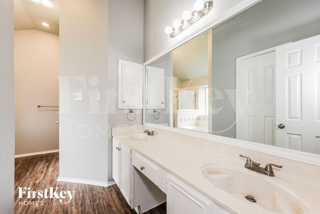 Building Photo - 6317 Brookcrest Dr