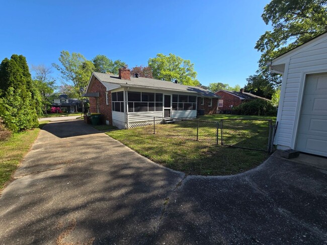 Building Photo - Beautiful 3 bedroom house