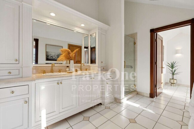 Building Photo - Short term, furnished possible for this magnificent home.