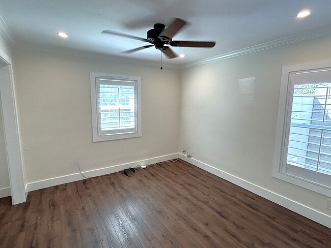 Building Photo - 247 W Woodland Oaks Dr