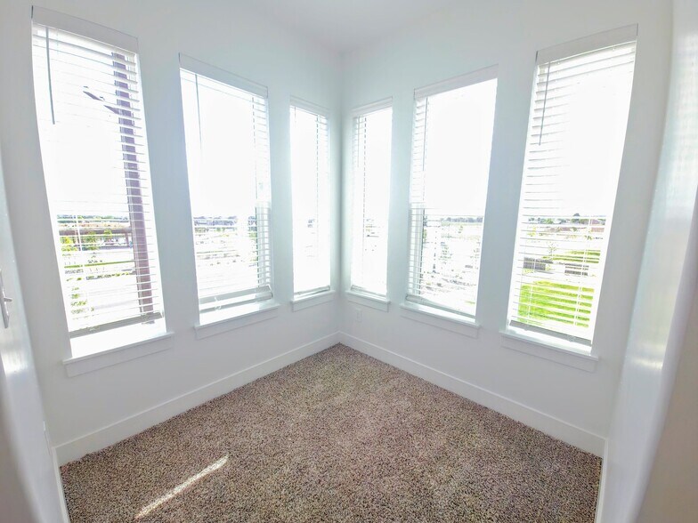 Building Photo - 12778 Pinnacle Peak Ln