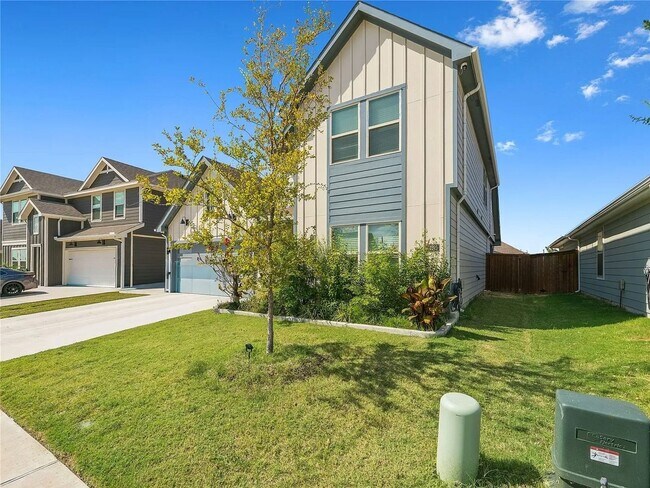 Building Photo - 11321 Pecan Crk Dr