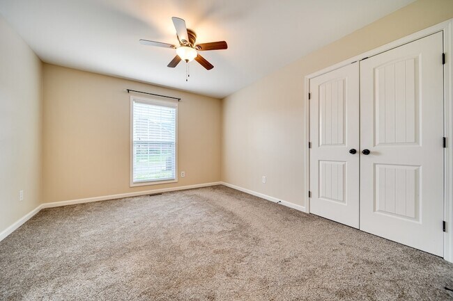 Building Photo - 176 Longspur Dr