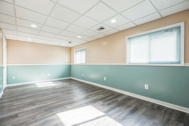 Building Photo - 12100 Silver Maple Dr