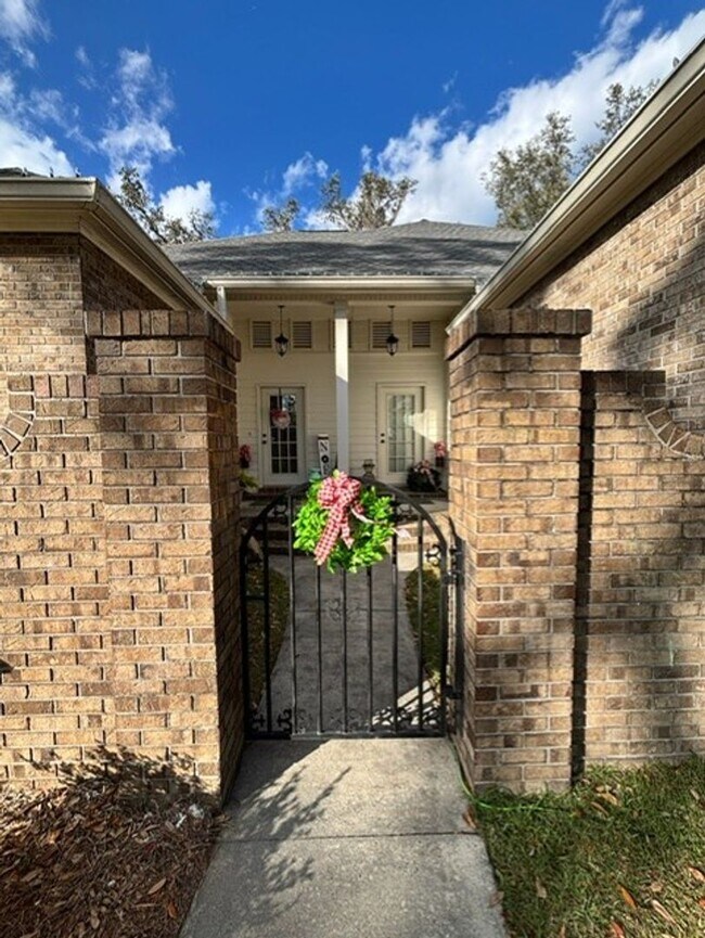 Building Photo - Beautiful home in Lake Park