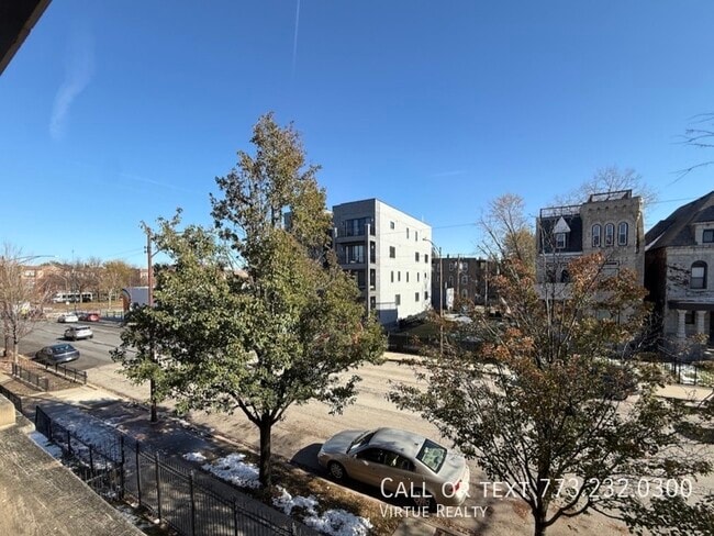 Building Photo - 5528 S Indiana Ave