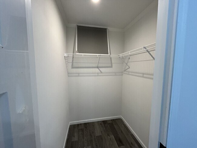 Building Photo - 5049 W Sawgrass Dr