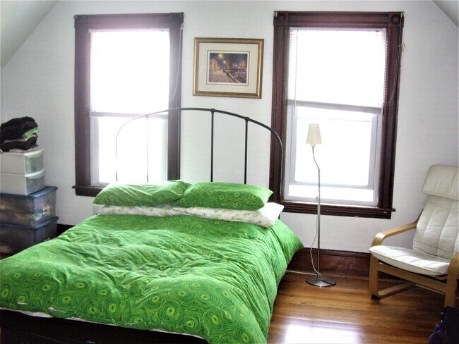 Building Photo - 95 Bartlett St