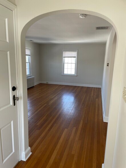 Building Photo - 69 S Pine Creek Rd