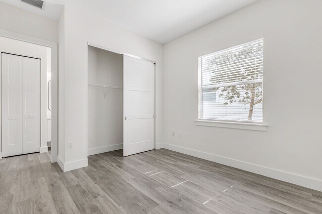 Building Photo - ** SEAHORSE AT CAMBRIA ** 3 BED + DEN - 3....