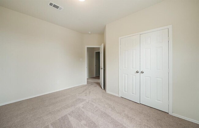 Building Photo - 8647 Cedardale Park Dr