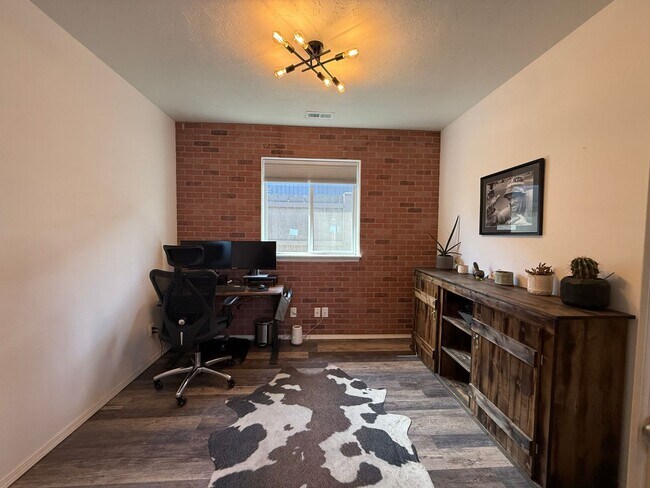 Building Photo - CHECK OUT THIS BEAUTIFUL HOME IN MAPLE MEADOWS!!