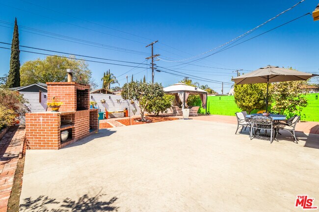 Building Photo - 6445 Tujunga Ave