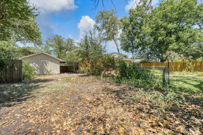 Building Photo - 2442 Oates Dr