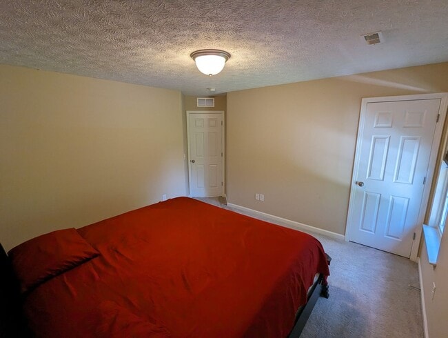 Building Photo - Beautiful 4 Bedroom Home in Amherst Schools.
