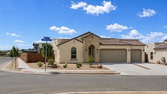 Building Photo - 876 Eastwell Dr