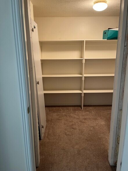 Building Photo - 1126 Heather Cir