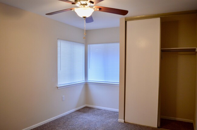 Building Photo - Nicely updated single story 4/2 Ready for ...