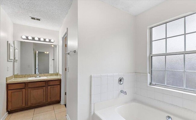 Building Photo - 8034 Macinnes Dr