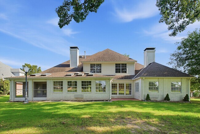 Building Photo - 408 W Fairway Ct