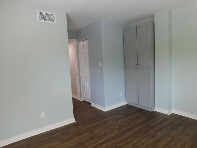 Building Photo - 70 Paddle boat Ln